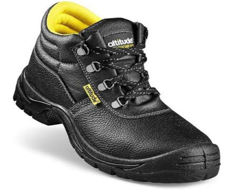 Industrial Safety Shoe – Steel Toe, Anti-Slip, Oil-Resistant, High-Comfort Protective Work Boot (Safety tools)